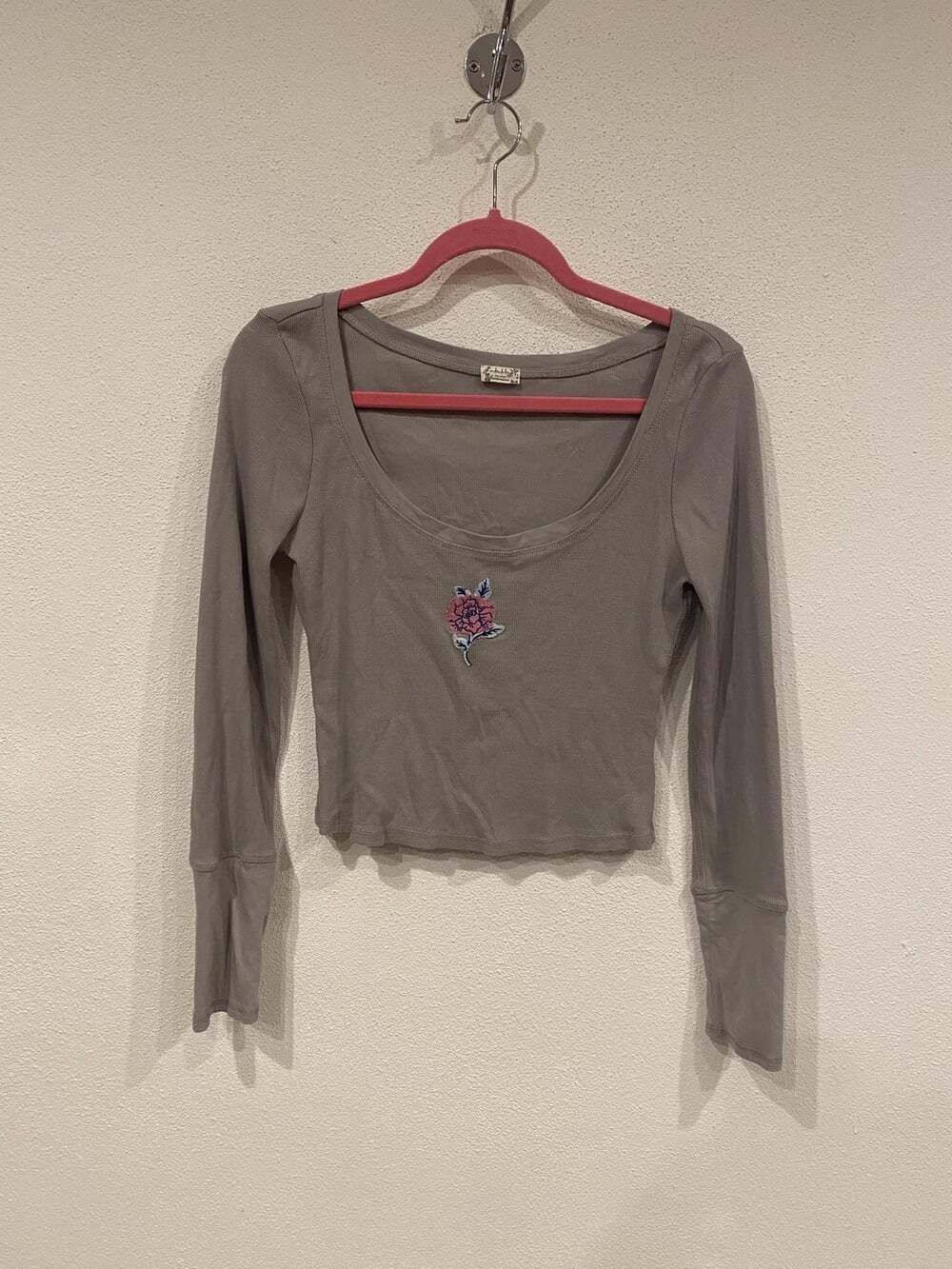 Free People Shirt Womens Medium Gray Embroidered Scoop Neck Long Sleeve Cropped